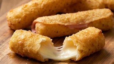 Bâtonnets de Mozzarella au Jambon de Dinde Croustillants, Cuits au Four