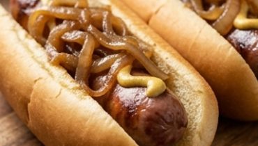 brats-maison-croustillants-la-saucisse-allemande-q cover