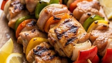 brochettes-de-poulet-marinees-au-yaourt-la-recette cover