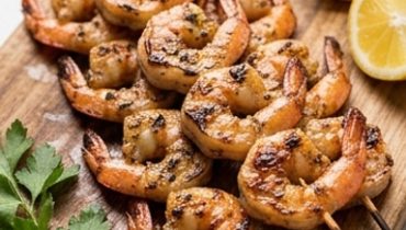 crevettes-grillees-aux-herbes-et-a-l-ail-le-plat-d cover