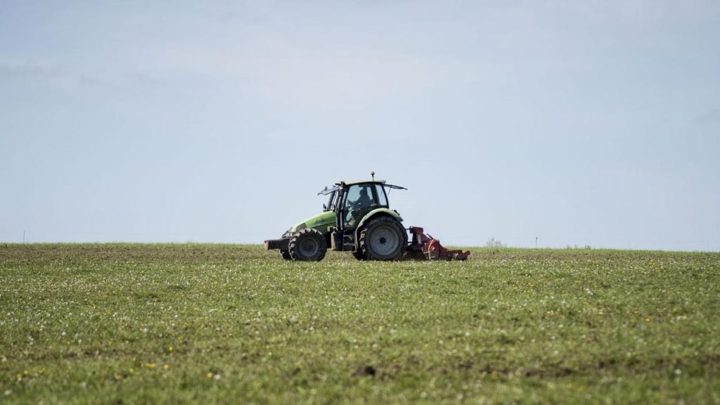 Accident agricole à Meillac : un homme de 80 ans meurt écrasé par son tracteur qui s&rsquo;est retourné