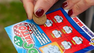 Elle quitte son compagnon après un gain de 500 000 € au grattage… qui n'existait pas