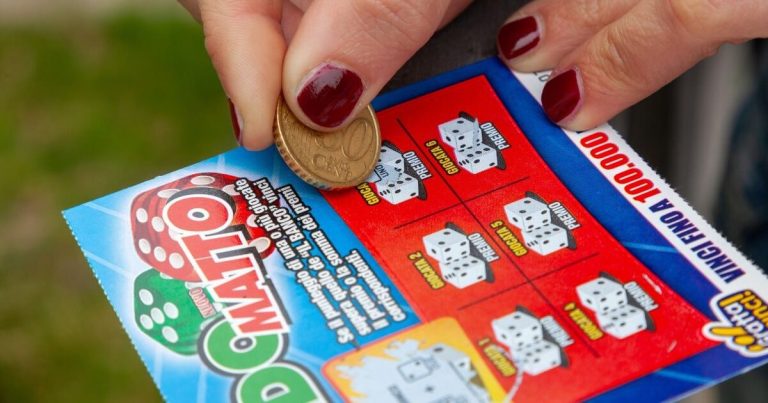 Elle quitte son compagnon après un gain de 500 000 € au grattage… qui n'existait pas