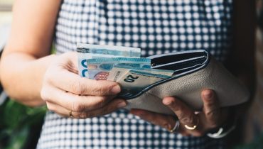 Elles trouvent 1 300 € en liquide et appellent la police : leur geste touche l'Espagne