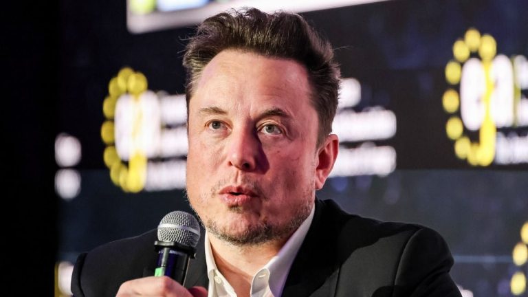 Elon Musk : « N'épargnez plus pour la retraite », la prédiction IA qui fait débat