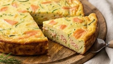 Flan salé courgettes & saumon fumé : léger, fondant et prêt en 45 minutes