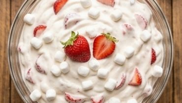 fluff-aux-fraises-et-marshmallows-le-dessert-nuage cover