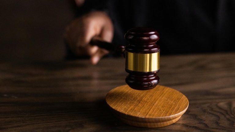 IA au prétoire : 10 avocats français épinglés pour jurisprudences fantômes