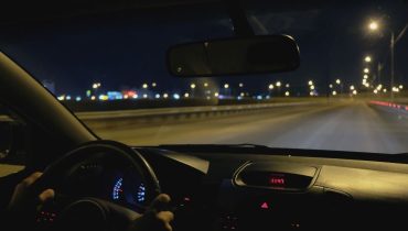 Il oublie sa femme sur l'autoroute et ne s'en rend compte qu'à 300 km