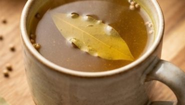 infusion-maison-curcuma-feuilles-de-laurier-graine cover