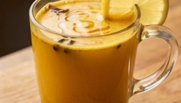 L&rsquo;élixir doré du matin : la boisson au curcuma, gingembre et citron qui réveille en douceur