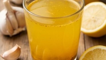 La Boisson Détox au Curcuma, Ail et Citron qui Fait du Bien au Foie
