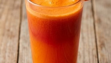 Le Jus Santé Carottes-Gingembre-Poivron pour des Yeux en Pleine Forme Le Jus Santé Carottes-Gingembre-Poivron pour des Yeux en Pleine Forme