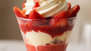 liegeoise-a-la-fraise-maison-le-dessert-glace-qui- cover