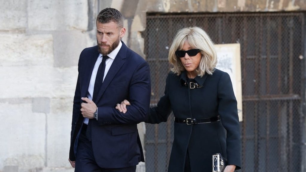 obseques-de-nathalie-baye-brigitte-macro-8560936371-og Obsèques de Nathalie Baye : Brigitte Macron huée, son garde du corps enflamme les réseaux