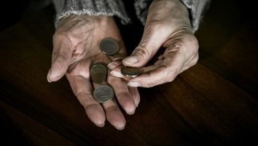 Précarité record : 13,1 % des Français privés de viande, de chauffage ou de vacances