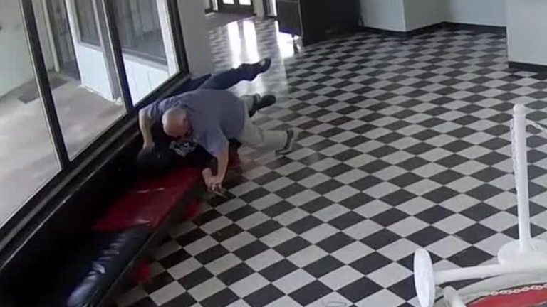 Oklahoma : un proviseur se jette sur un tireur armé et sauve ses élèves