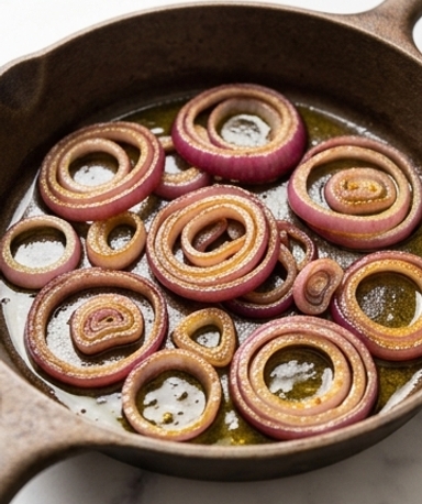 Oignons rouges sautés à l'huile d'olive