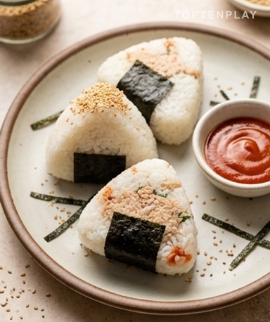 Onigiris au thon sriracha et gomasio : la street food japonaise à faire chez soi