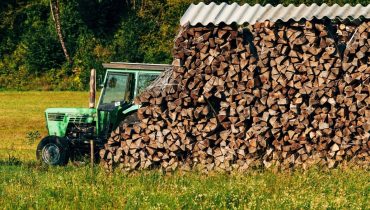 Parti couper du bois dans le Doubs, un agriculteur de 43 ans meurt sous son tracteur