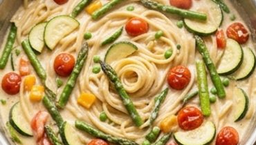 pasta-primavera-cremeux-le-plat-de-pates-aux-legum cover