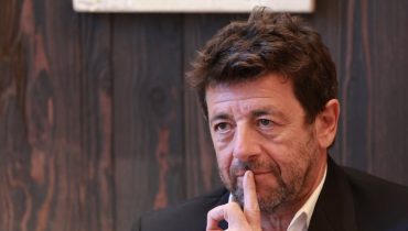 Patrick Bruel : une pétition exige l&rsquo;annulation de 57 dates de tournée face aux accusations de violences sexuelles