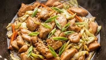 Poulet Sauté à l&rsquo;Ail et Chou Fondant : La Poêlée Asiatique Express