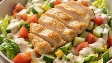 Salade de poulet maison : crémeuse, croquante et prête en 40 minutes