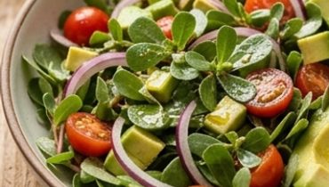 salade-de-pourpier-avocat-et-tomates-cerises-la-ma cover