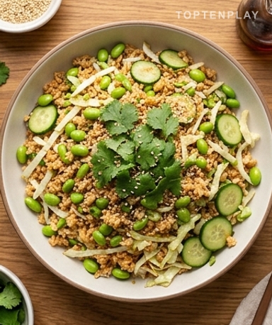 Salade de riz croustillant à l'edamame et sauce sésame