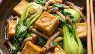 saute-de-bok-choy-et-tofu-le-wok-vegetarien-pret-e cover