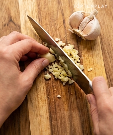 Zuerst der Knoblauch — er ist der Chef