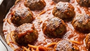 spaghetti-et-boulettes-de-viande-a-la-poele-le-cla cover