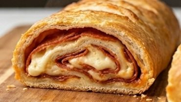 stromboli-dore-au-pepperoni-et-mozzarella-fondante cover