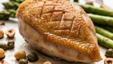 supreme-de-pintade-aux-asperges-vertes-noisettes-e cover