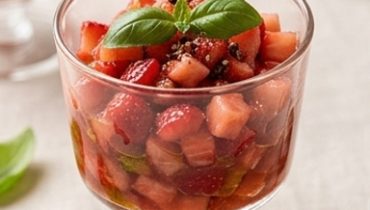 Tartare de fraise et tomate au poivre de Sichuan : la recette fraîche en deux versions