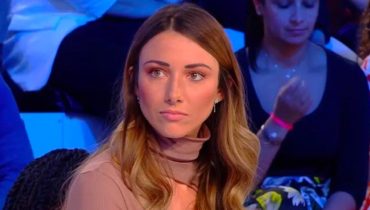 Taxi moto aux frais de Hanouna et rôle secret : Delphine Wespiser se lâche sur TBT9