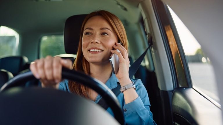 Téléphone au volant : le permis suspendu sur-le-champ dans 4 départements dès le 1er mai 2026