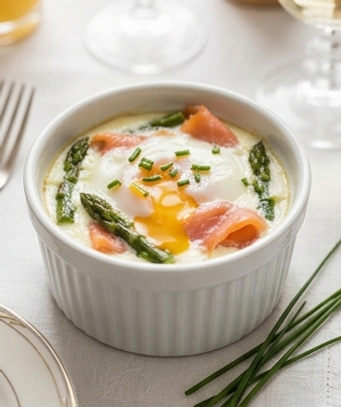 Œufs Cocotte aux Asperges et Saumon Fumé