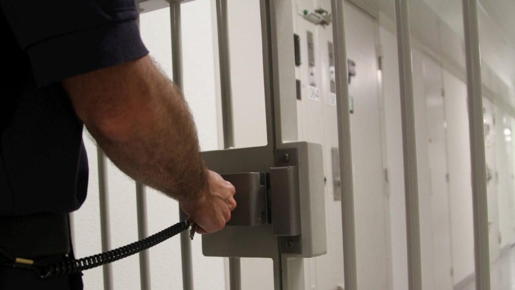 un-francais-de-18-ans-risque-deux-ans-de-3563391137-og Un Français de 18 ans risque deux ans de prison à Singapour pour avoir léché une paille