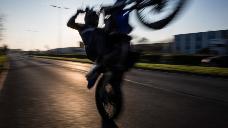 Yvelines : rodéo urbain sans casque, nuit de violences à Ecquevilly