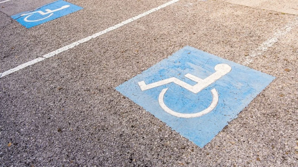 amputee-des-quatre-membres-verbalisee-su-8597072875-g6c1di-og Amputée des quatre membres, verbalisée sur une place handicapée