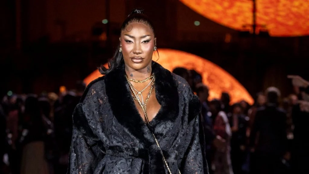 aya-nakamura-genee-par-sa-mere-au-stade–6487904578-g6c1di-og Aya Nakamura gênée par sa mère au Stade de France