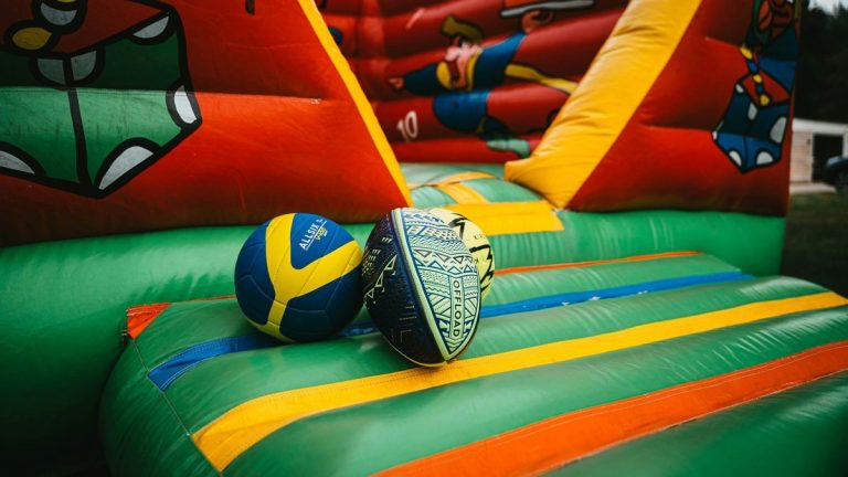 Belgique : un enfant de 7 ans meurt après l'envol d'un château gonflable lors d'un tournoi de football