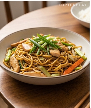 Chicken Chow Mein maison : des nouilles sautées qui rivalisent avec le resto