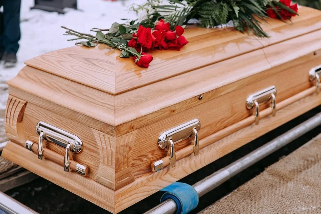 cremation-cendres-embaumement-une-ex-directrice-de-cover cremation-cendres-embaumement-une-ex-directrice-de cover