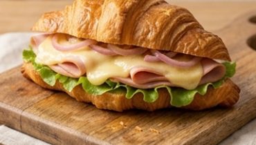 croissant-sandwich-au-beaufort-fondant-et-oignons- cover