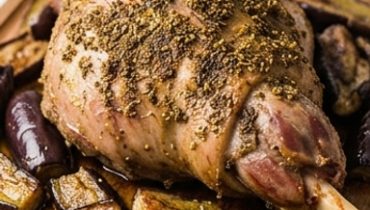gigot-d-agneau-roti-au-zaatar-et-aubergines-confit cover