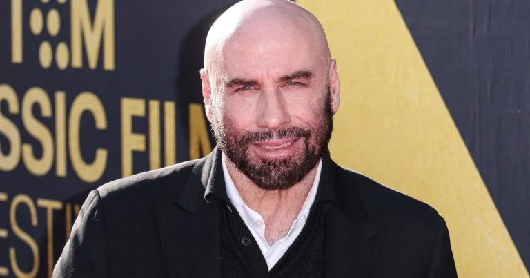 john-travolta-a-cannes-derriere-la-gloire-une-vie- cover