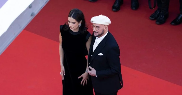 john-travolta-palme-d-or-d-honneur-et-realisateur- cover